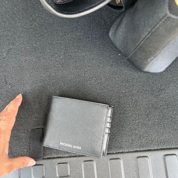 Man’s new mk wallet with tags - Picture 1 of 2